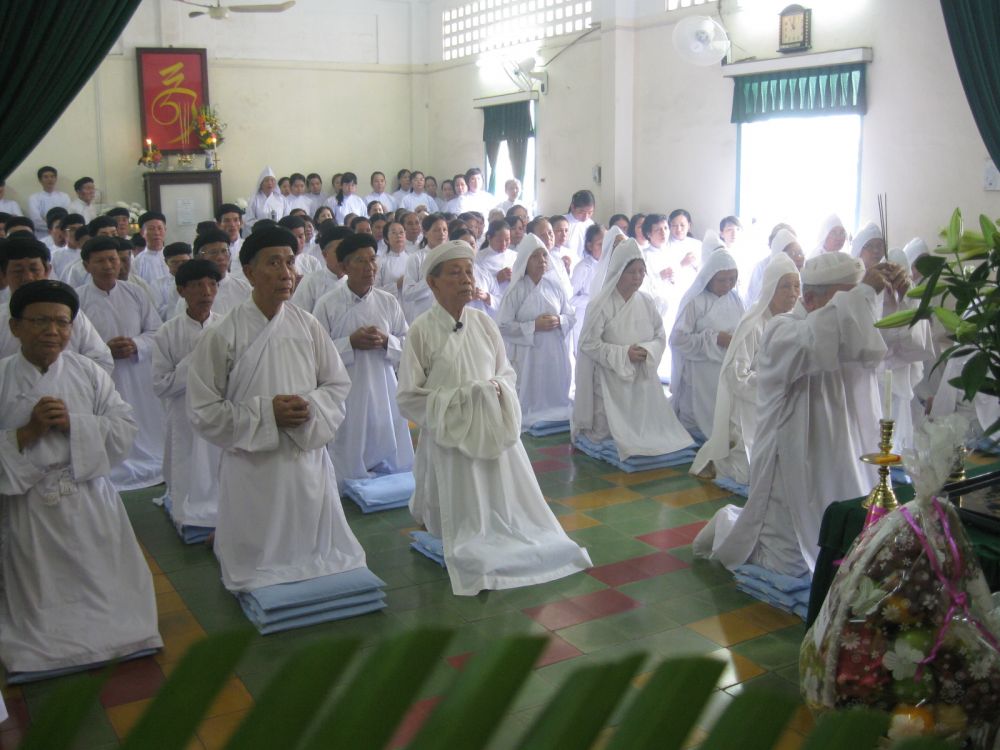 DI TÌM NHỮNG GIÁ TRỊ PHỔ QUÁT ( Giua cac ton giao ) . FINDING UNIVERSAL VALUES